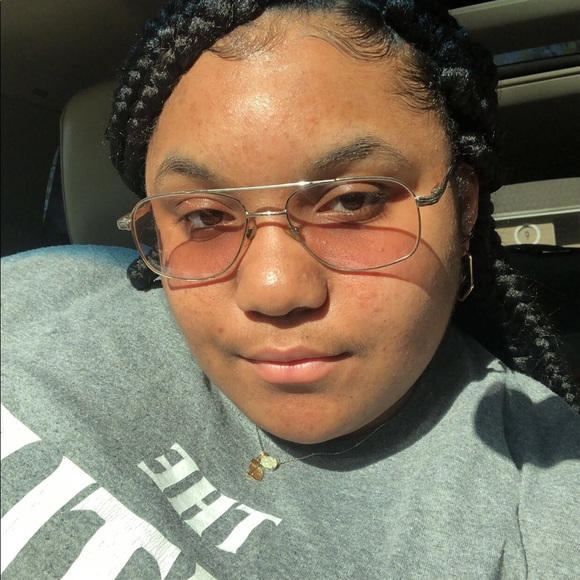 Meet your Posher, Nysha - Picture 3 of 6